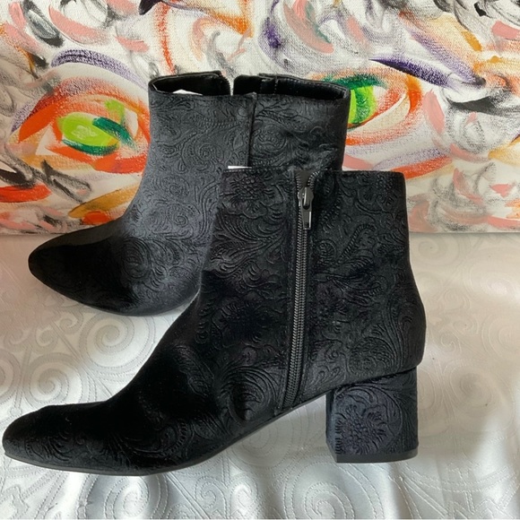 UNISA Black Fabric Booties - Picture 11 of 16